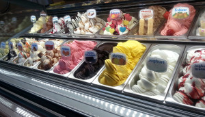 Eisbecher To Go in Regensburg bei der Eisdiele Stella